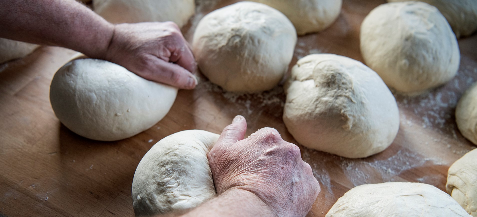 Bager brød GuldBageren